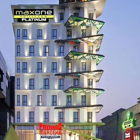 Hotel Maxone Platinum Hayam Wuruk à Jakarta Extérieur photo