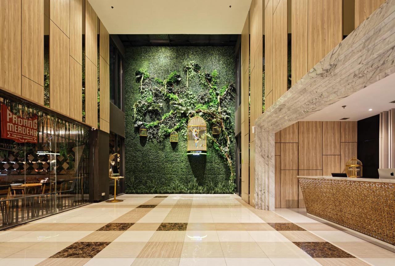 Hotel Maxone Platinum Hayam Wuruk à Jakarta Extérieur photo
