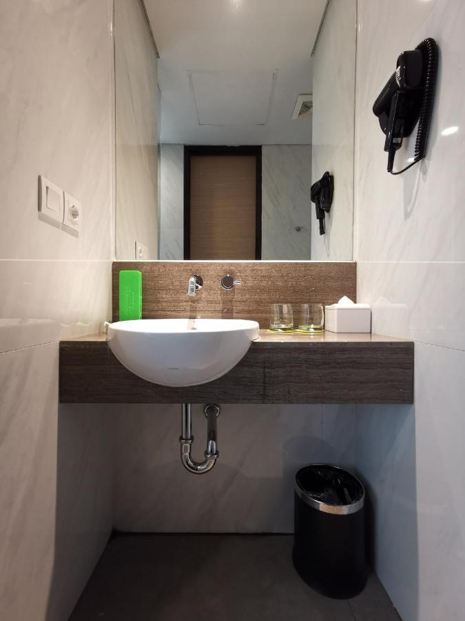 Hotel Maxone Platinum Hayam Wuruk à Jakarta Extérieur photo