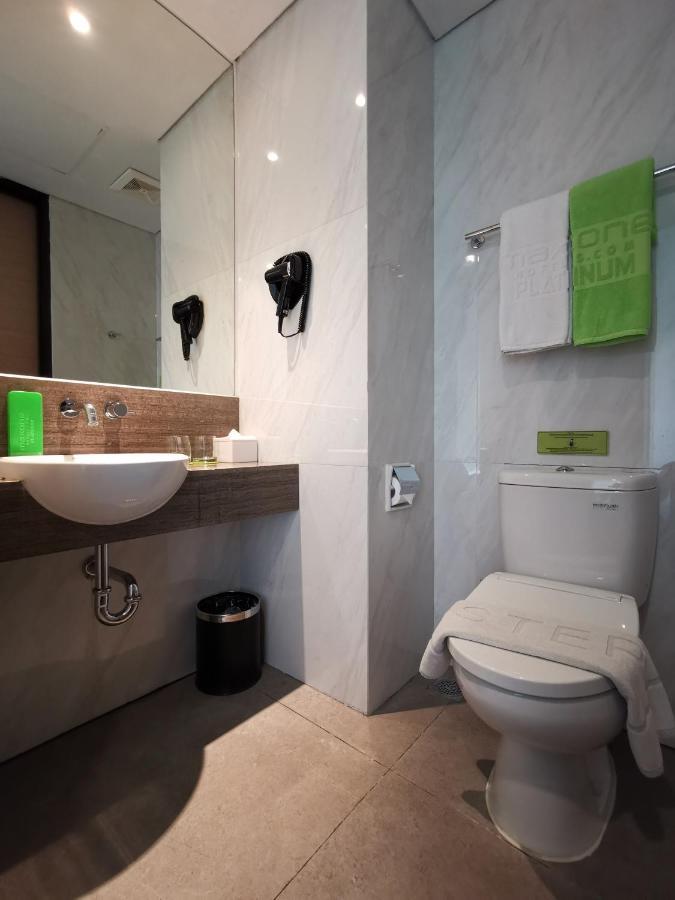 Hotel Maxone Platinum Hayam Wuruk à Jakarta Extérieur photo